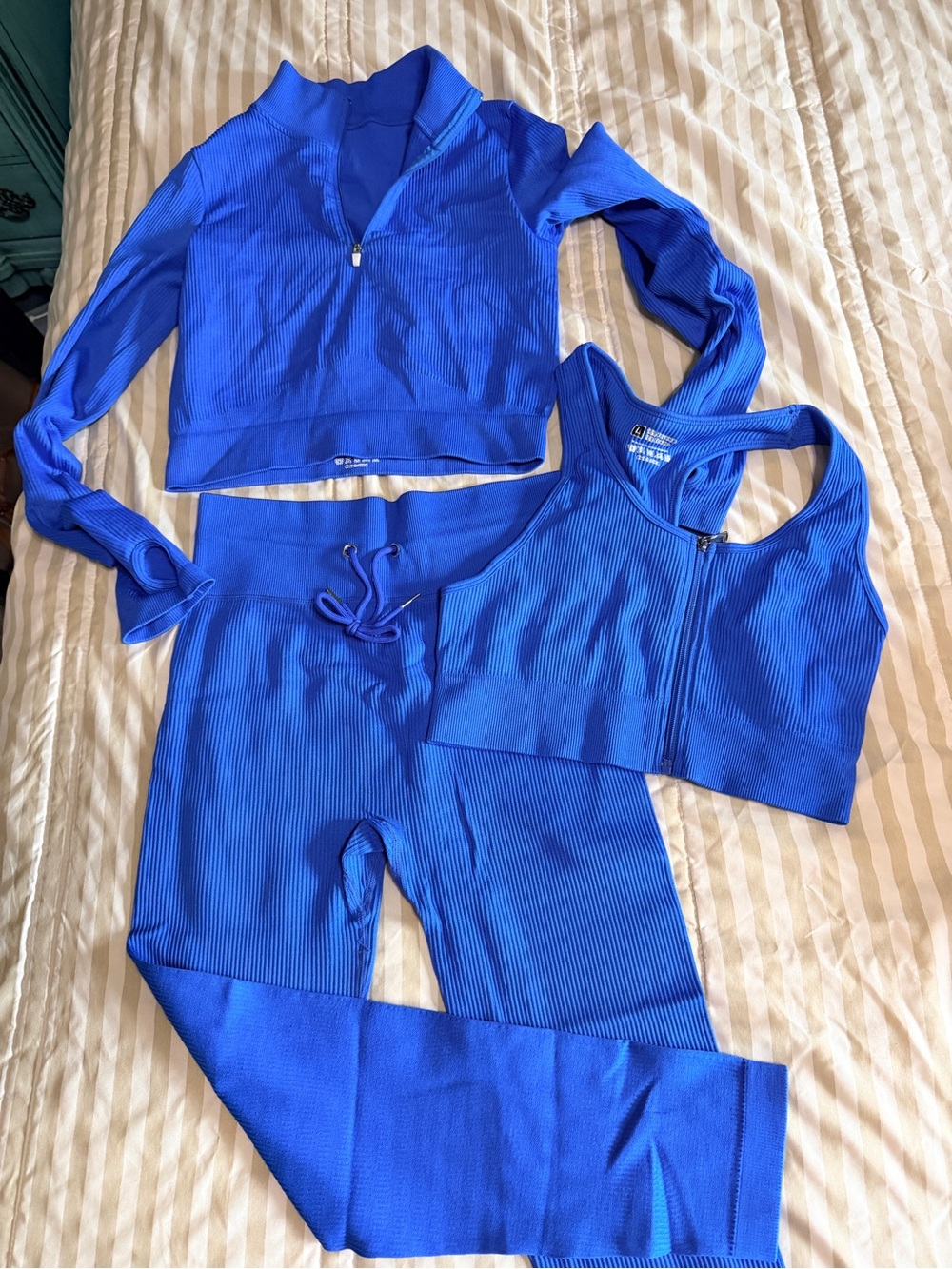 Seamless Ribbed Zip-Front Sports Bra, Crop Top & Leggings Set - Royal Blue